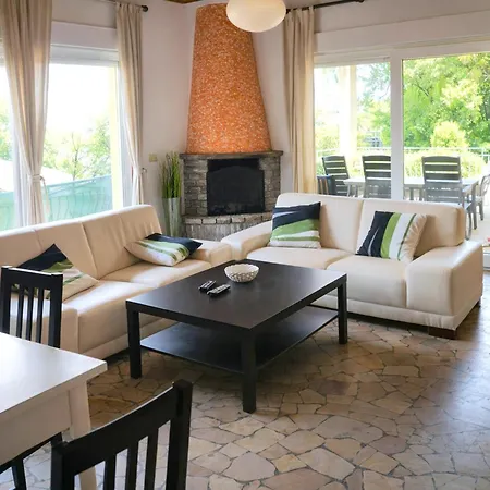 Detached In Di Bedero Villa *