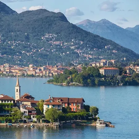 Detached In Di Bedero Villa Brezzo
