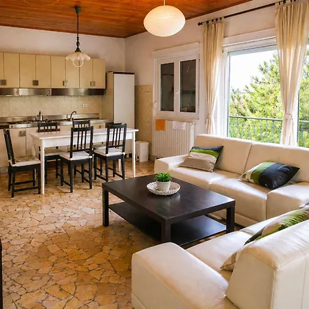 Detached In Di Bedero Villa Brezzo